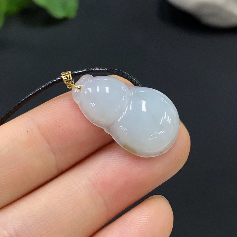 F28268018 Jadeite Gourd Pendant 18K