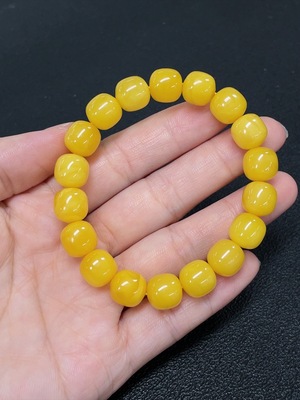 C43160787 琥珀蜜蜡手串  卡10mm左右  货品总重约11.72克