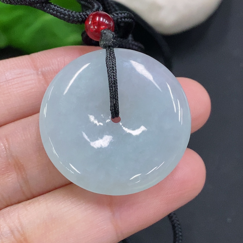 F33905351 Jadeite Safety Buckle, total weight including rope approx. 12.2g