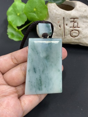F46596435 翡翠无事牌挂件 货品总重约41.5g