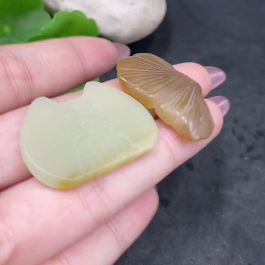 H33840547 Hetian Jade Pendant