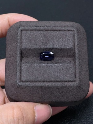 C43160589 蓝宝石裸石  货品总约1.70克拉  颜色成因未定