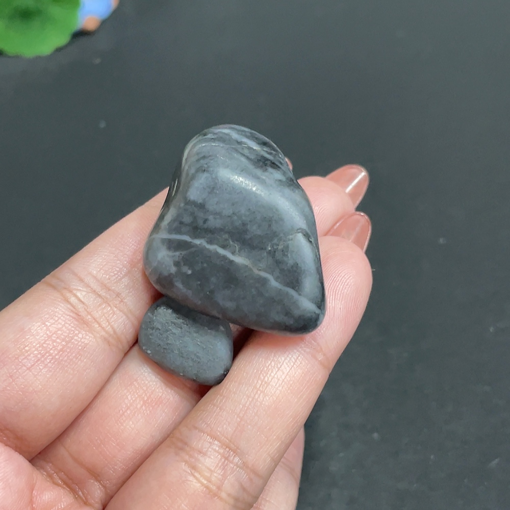 H34010663 Hetian Jade, undetermined origin of the skin color, containing other mineral components, total weight approximately 36.1g