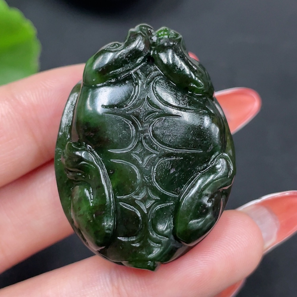 H35085204 Hetian Jade Pendant     Dominating the Top Position     Total Weight Approx. 28.6g