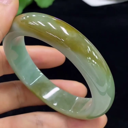 F33928542 Jadeite Round Bracelet 53.8 Size Total Weight Approx. 60.46g Yellow Part Color Origin Undetermined