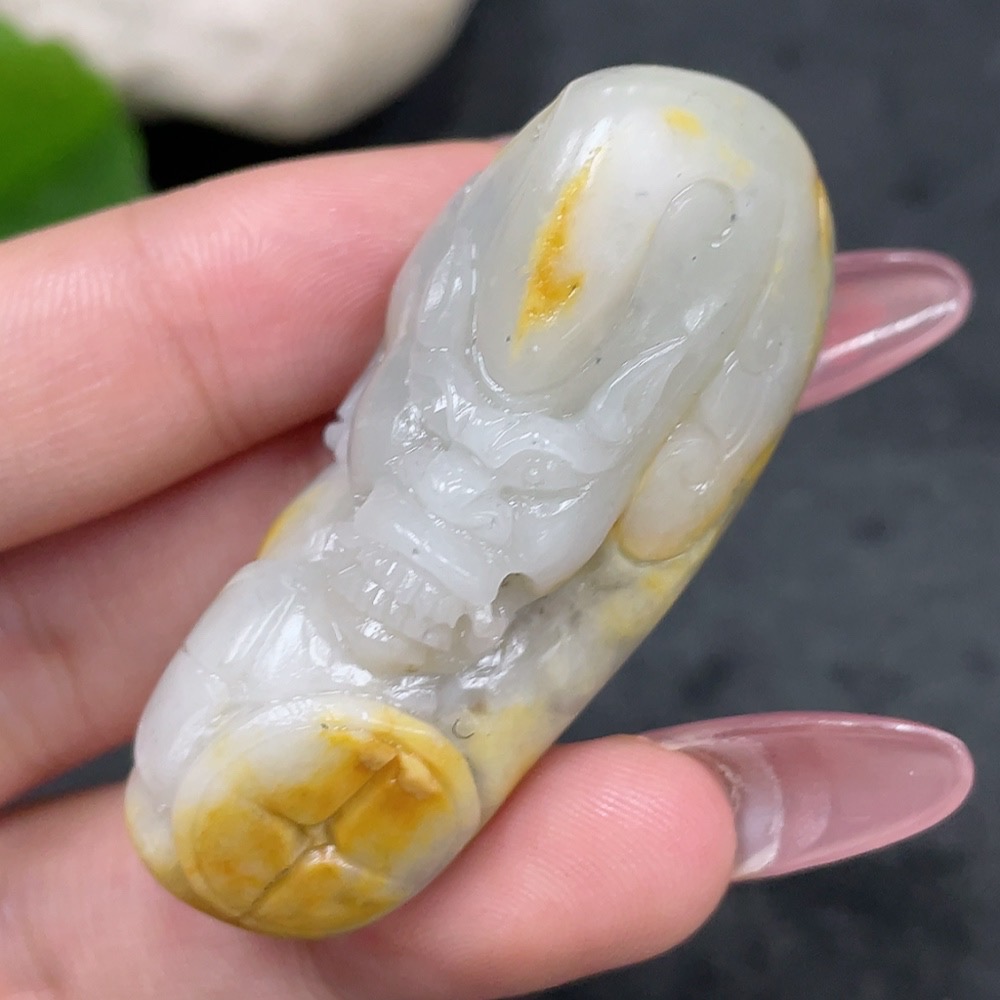 H33944357 Hetian Jade Pendant - Auspicious Beast, undetermined skin color origin, contains other mineral components, total weight approx. 31.6g