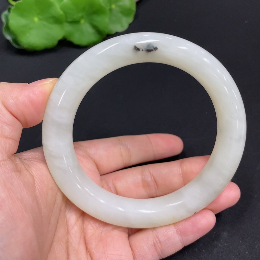 H34051878 Xiuyan jade (serpentine jade) round bangle Size 60.4 Total weight approx. 66.7g