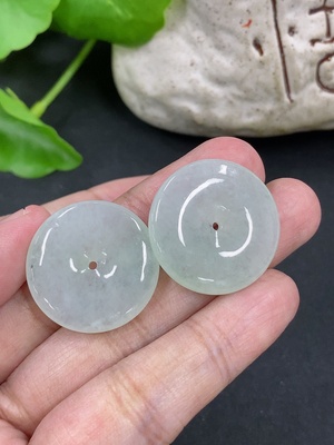 F46595863 翡翠平安扣挂件 货品总重约10.68g