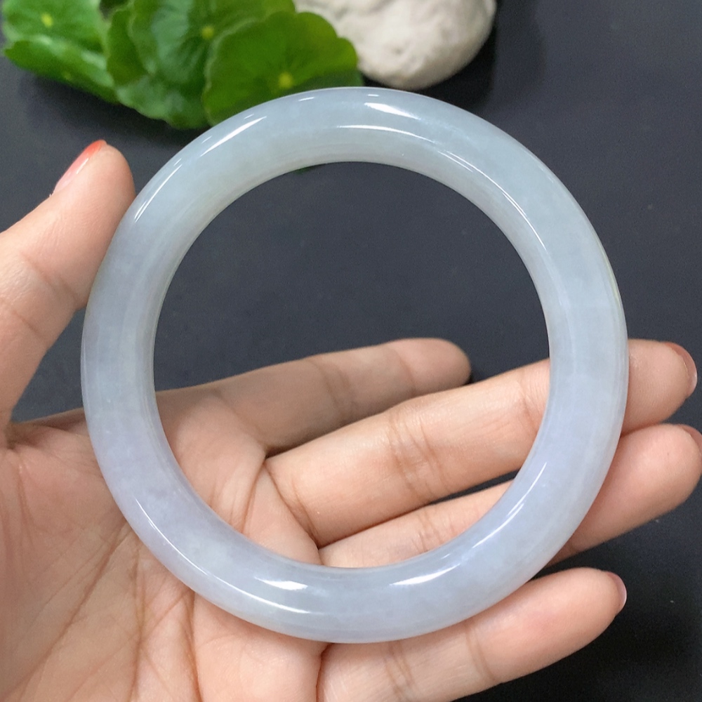 F17831601 JadeiteRound Bangle 59.3 Circumference Total Weight 65.497g