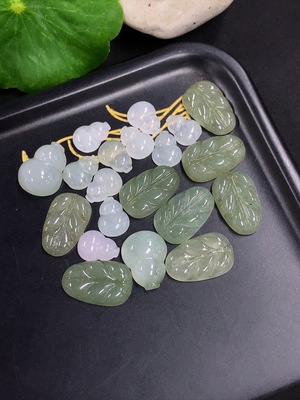 F45395649 翡翠挂件+镶嵌件一手走 货品总重量约8.7克（含小袋子）