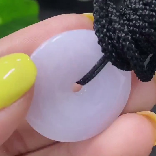 F28265877 JadeitePendant Peace Knot