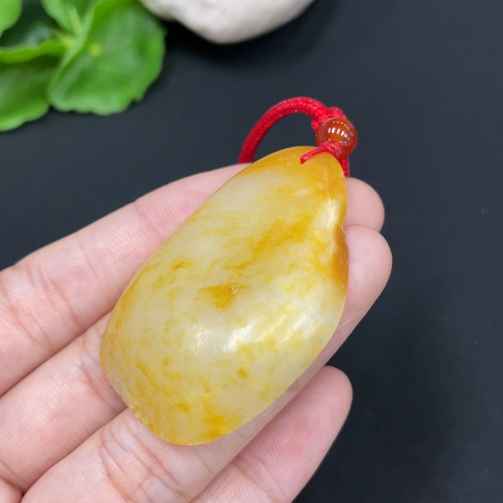 H29412562 Hetian Jade Pendant  Undetermined Skin Color Origin  Contains Other Mineral Components  Total Weight (Including Rope) Approximately 19.7g