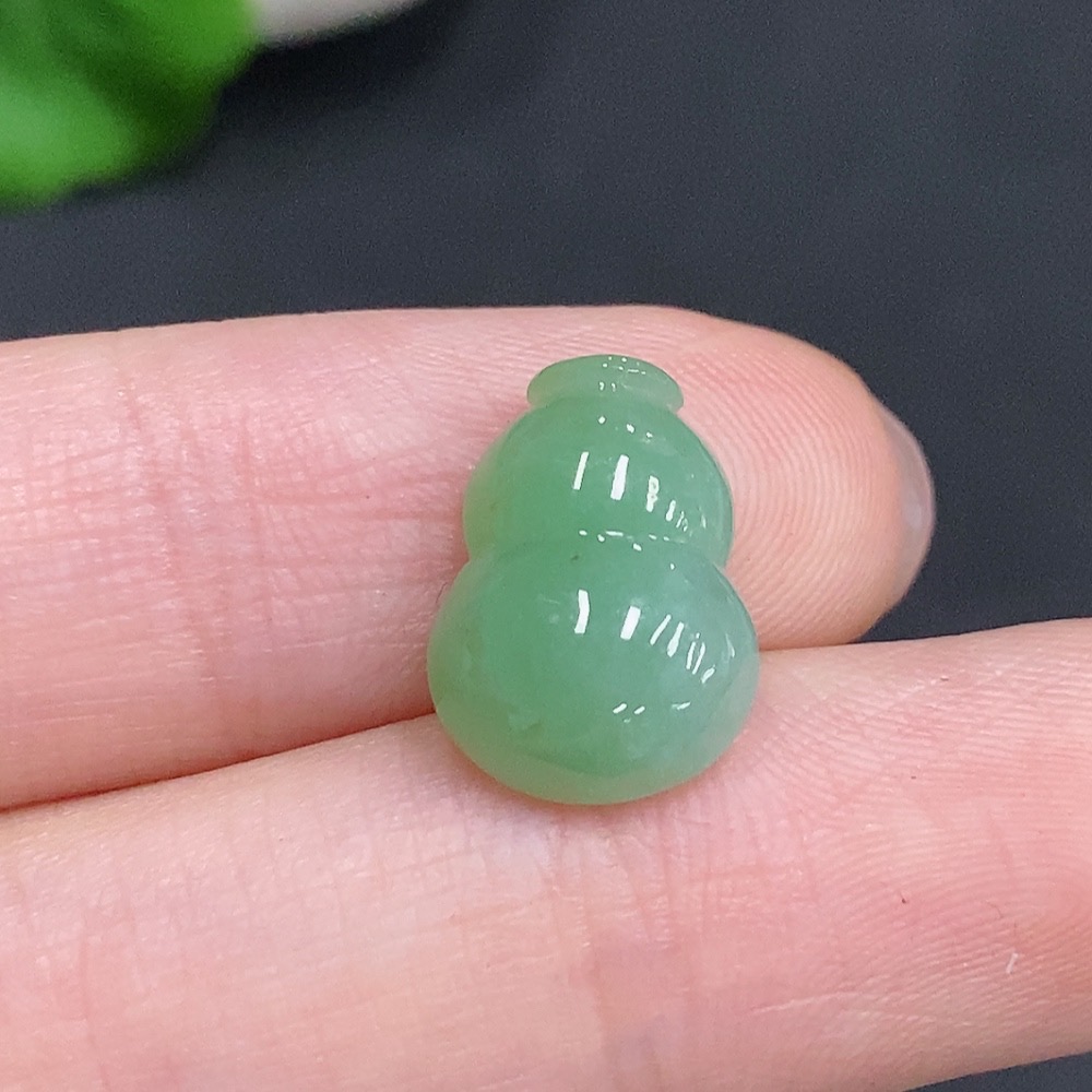 F34077478 Jadeite gourd inlay piece, total weight about 1.3g