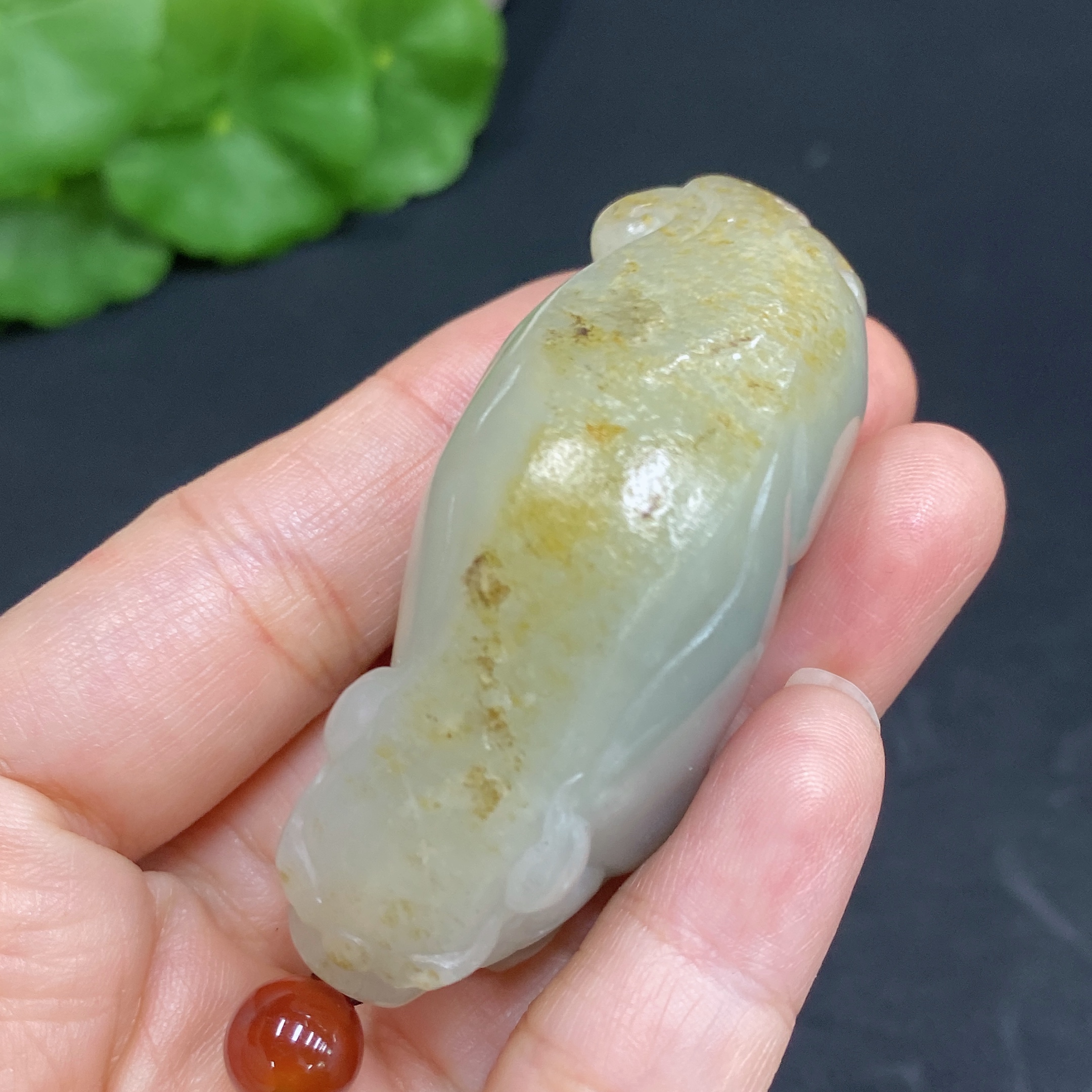 H32758935 Hetian Jade Handheld Carving Auspicious Beast