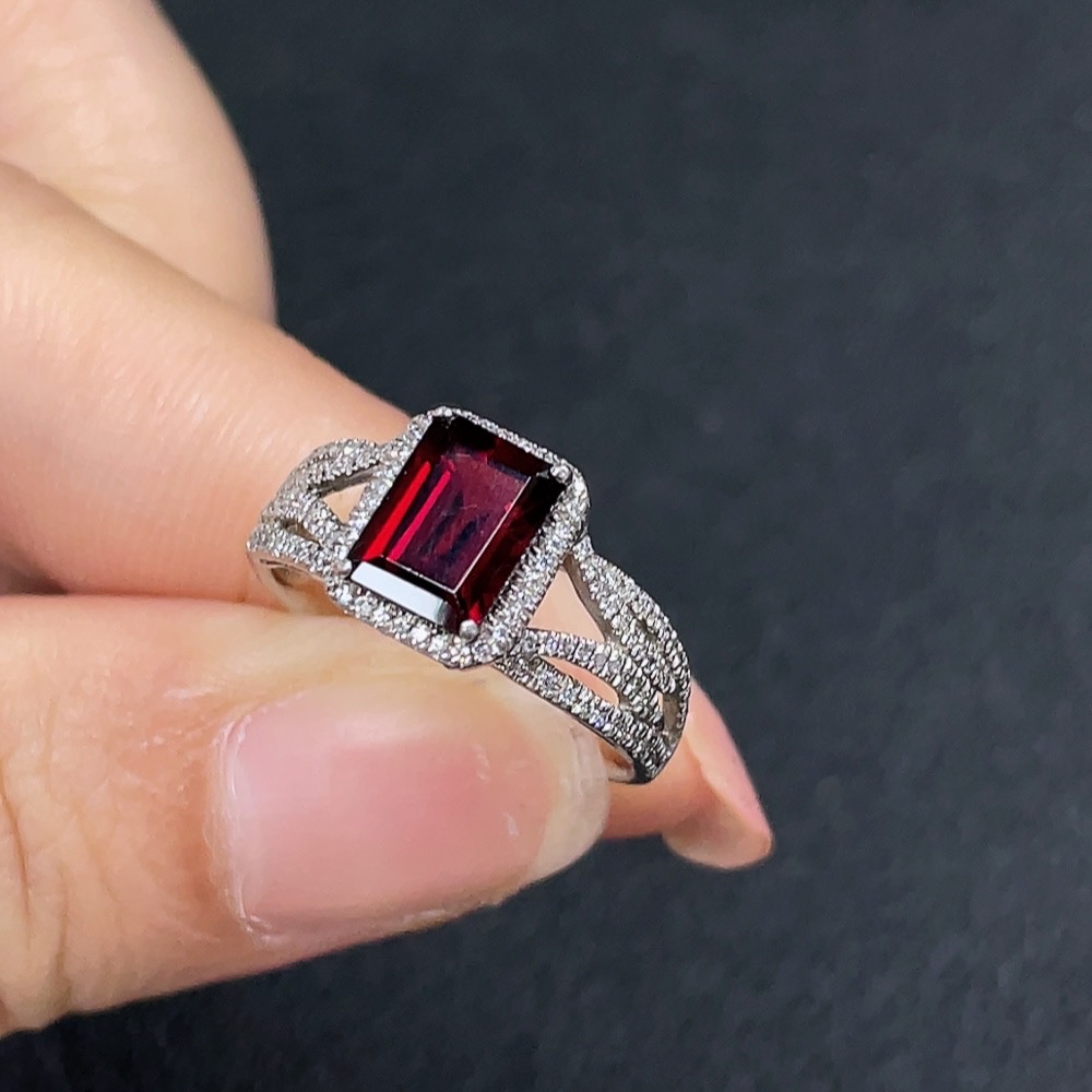 C32816620 Garnet Ring Non-Gold Total Weight Approx. 2.78g Size 15