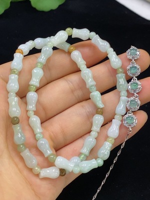 F34948624 Jadeite bracelet non-gold yellow color origin undetermined