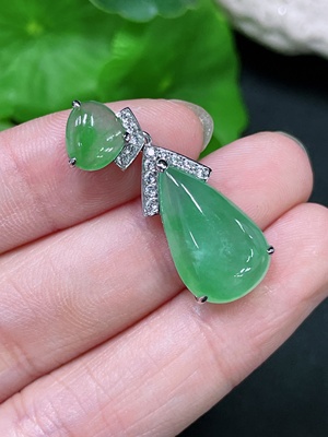 F33919056 Jadeite Teardrop Pendant in 18k Gold Setting, Total Weight Approx. 3.69g, Non-Diamond