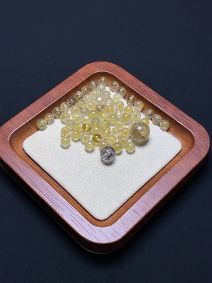 C46537905 水晶散珠 颜色成因未定 可见有机物 货品总重约23.11克 一手走30+