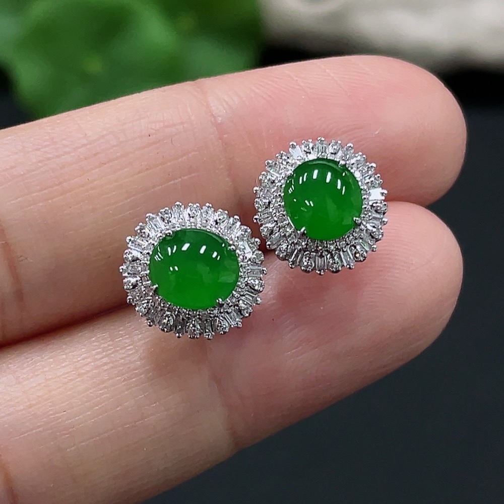 F26031151 Jadeite Cabochon Earrings Set in 18K Gold, Total Weight Approx. 2.6g