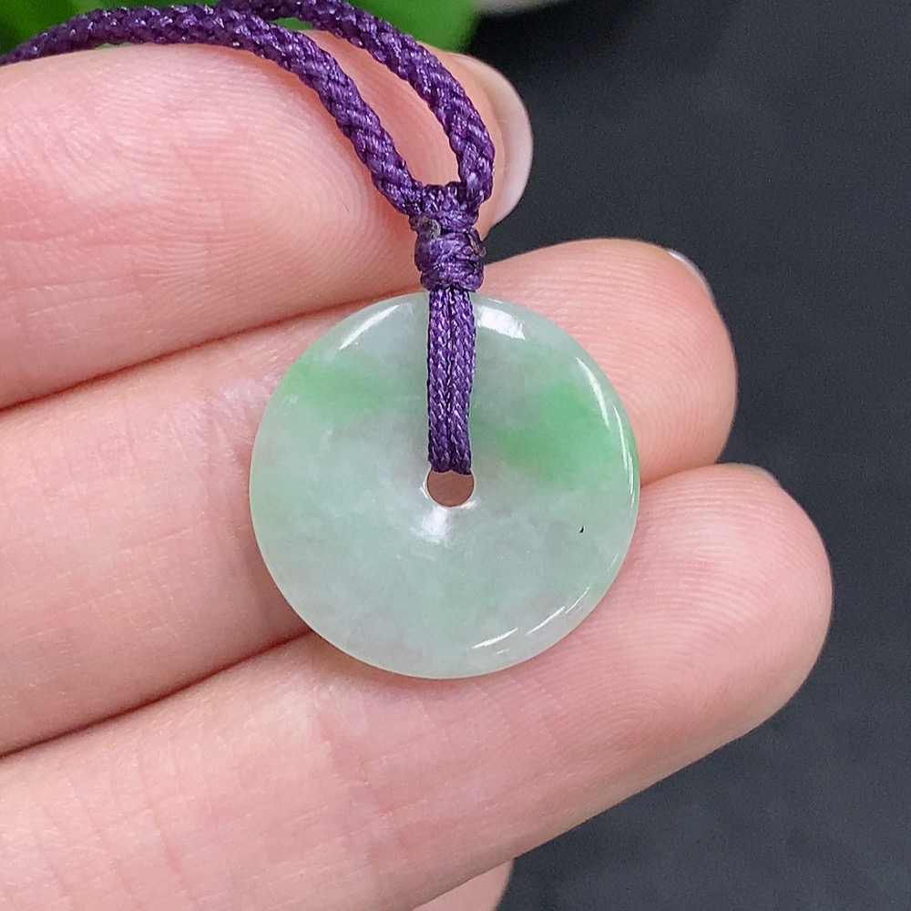 F34967480 Jadeite Peace Knot with a total weight of approximately 1.8 grams (including rope weight)