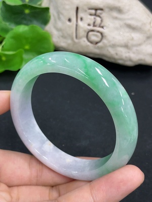 F46570163 翡翠正圈手镯 货品总重约52.3g 蜡多 53.9圈口