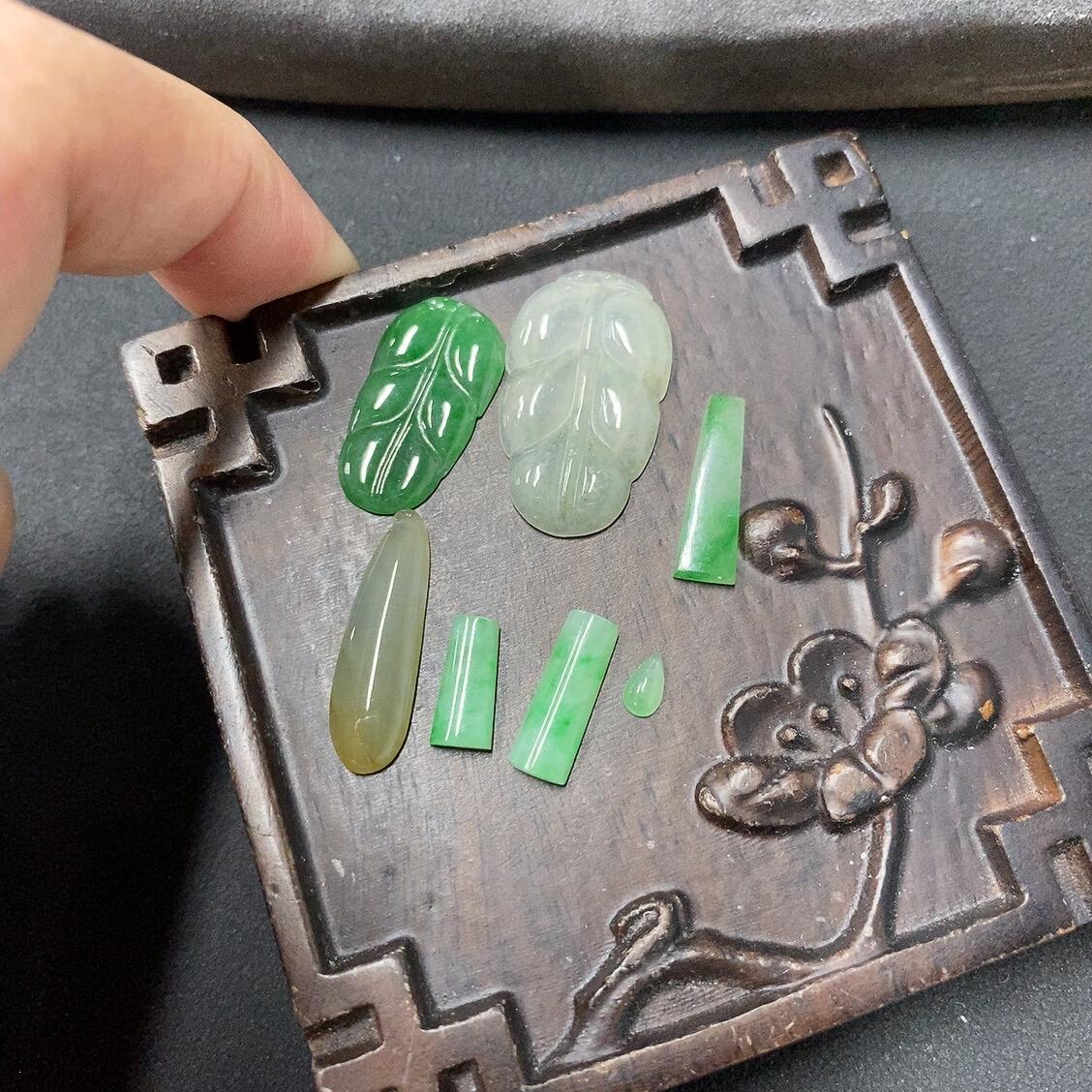 F1218953 Jadeite inlaid pieces (lot sale with纹裂)