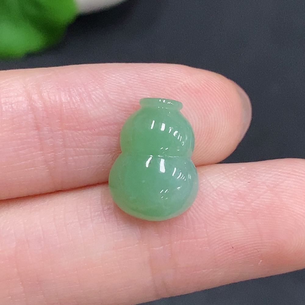 F34077478 Jadeite gourd inlay piece, total weight about 1.3g