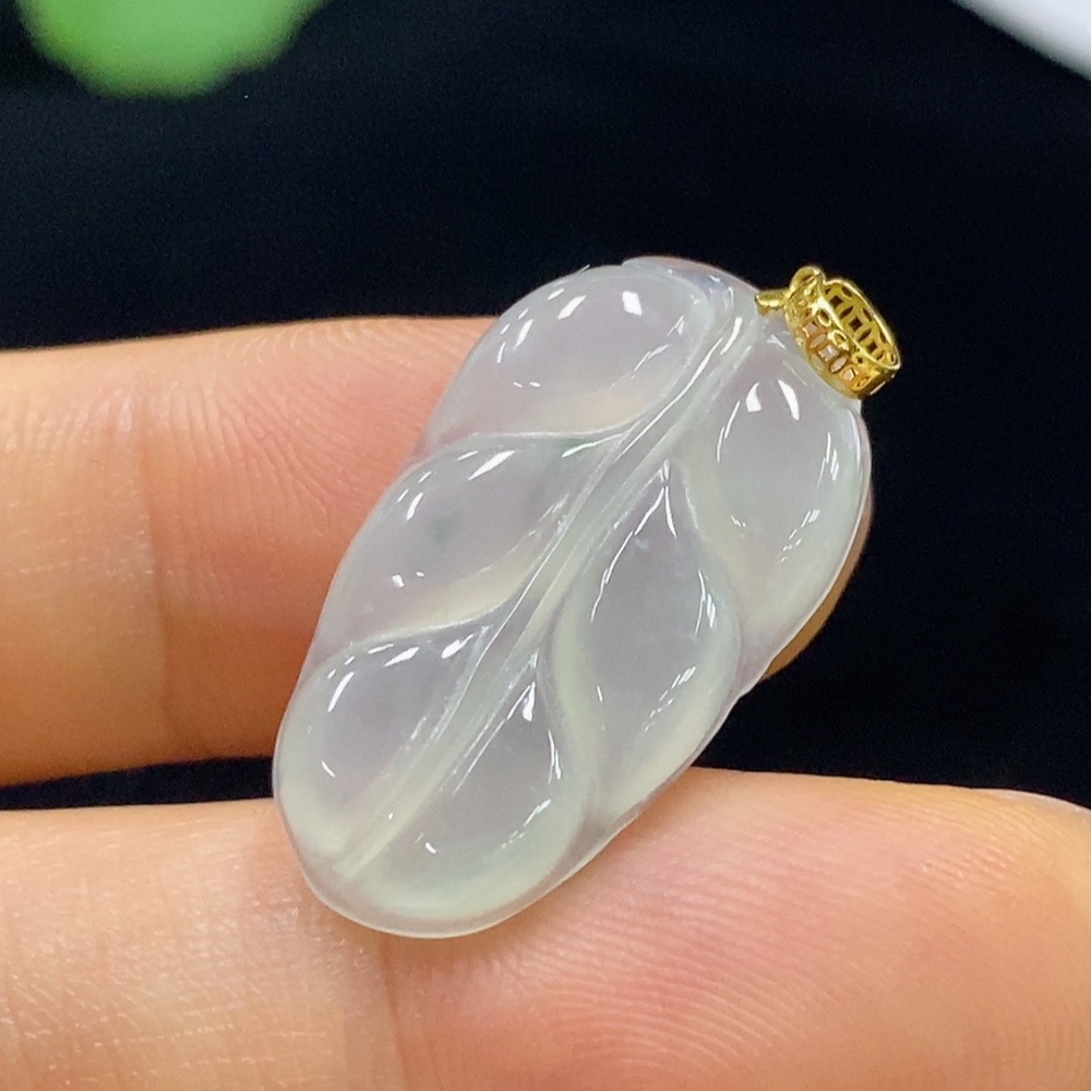 F35094616 Jadeite Leaf Pendant 18k Total Weight Approx. 2.48g