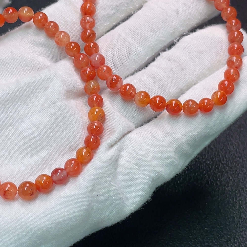 C34990444 South Red Agate Bracelet with Hetian Jade + Amber Beeswax, Non-Gold, Organic Matter Visible, Total Weight Approx. 16.75g, Sell as a Lot