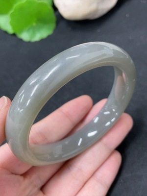 H42956599 和田玉正圈手镯 圈口57.3      货品总重约51.5g