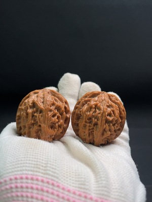 W36231299 Walnut Total weight approx. 36.4g Size approx. 37.2mm