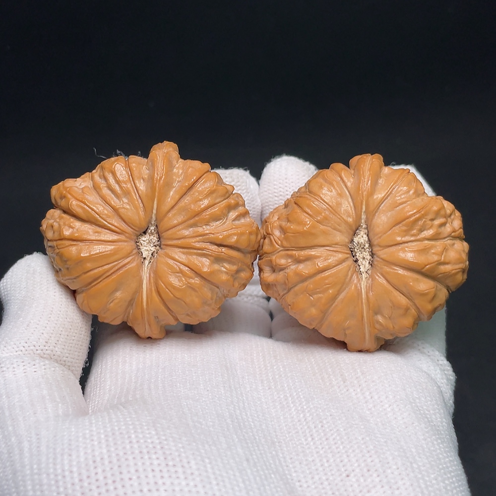 W27078962 Pumpkin-shaped Walnut