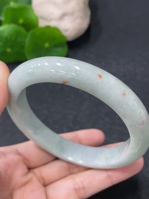 F32790765 翡翠正圈手镯 圈口58mm 货品总约重56.69g