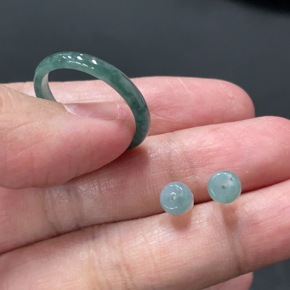 F33910047 Jadeite Ear Stud + Ring Non Gold Inlay Size 17