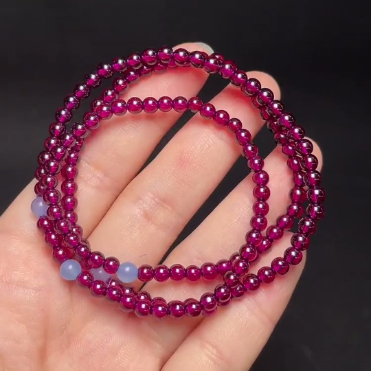 C31639018 Garnet bead strand with non-natural stones, total weight approx. 16.9g, size about 3.9mm
