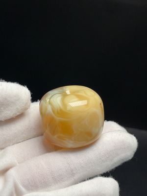 C34065987 Amber Pendant, Total Weight Approx. 22.5g