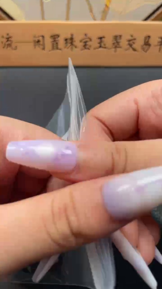 H33859945 一鸣惊人: A Startling Debut