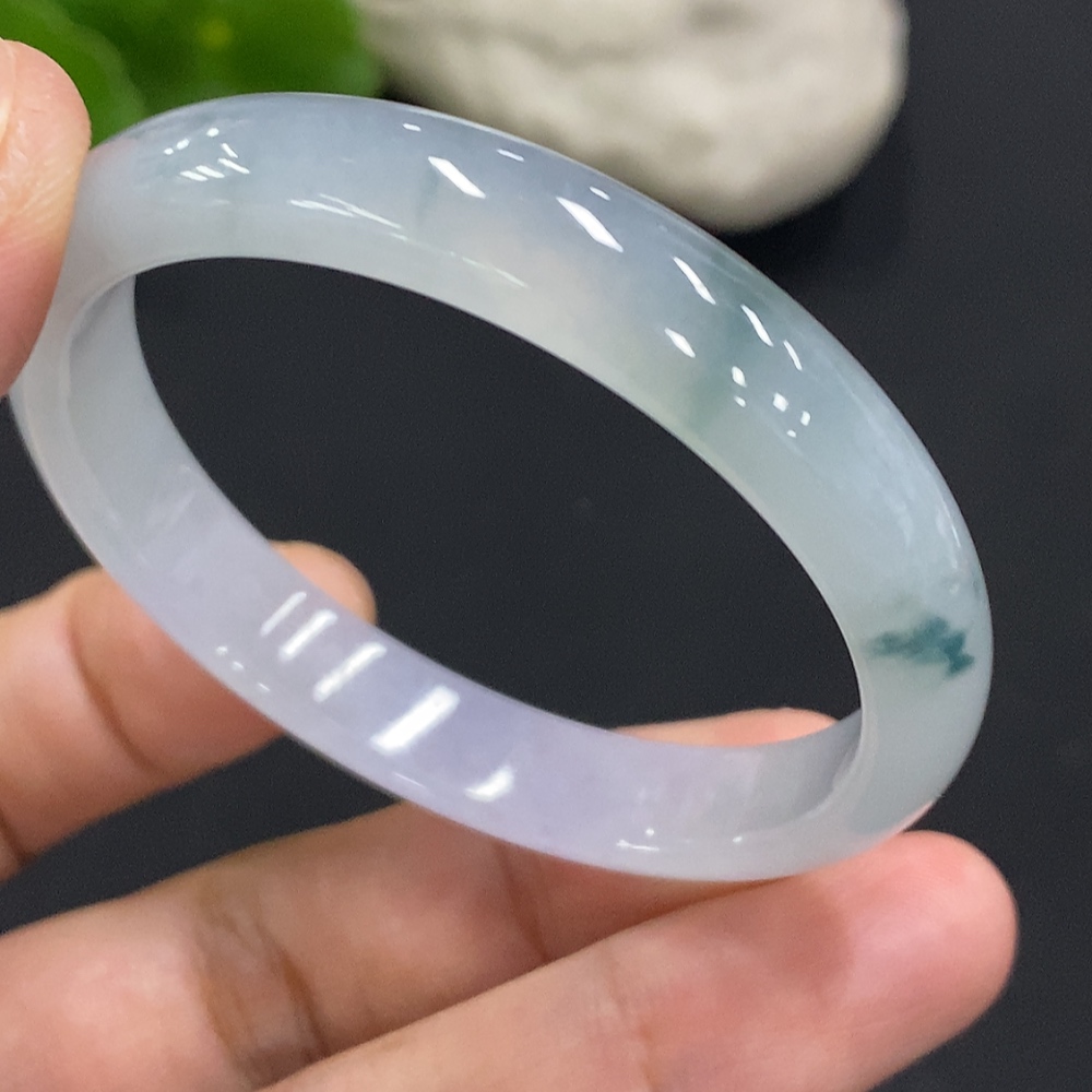 F31684588 Jadeite regular bangle, size 46, total weight approximately 20.3g