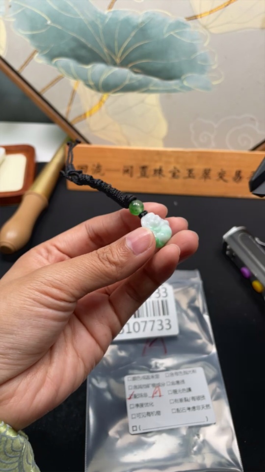 F35107733 Jadeite Buddha pendant Total weight approx. 5.2g (with non-A grade beads)