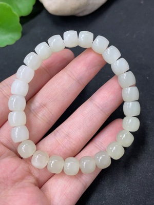 H42993542 和田玉手串   卡7.7mm左右   货品总重约20.5g