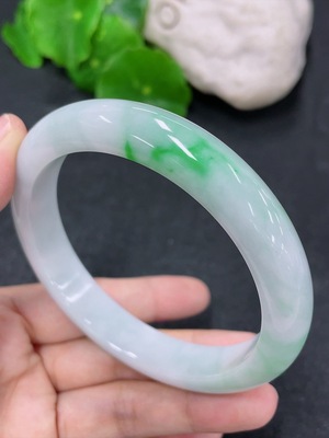 F43207228 翡翠正圈手镯 圈口60mm 货品总约重57.96g