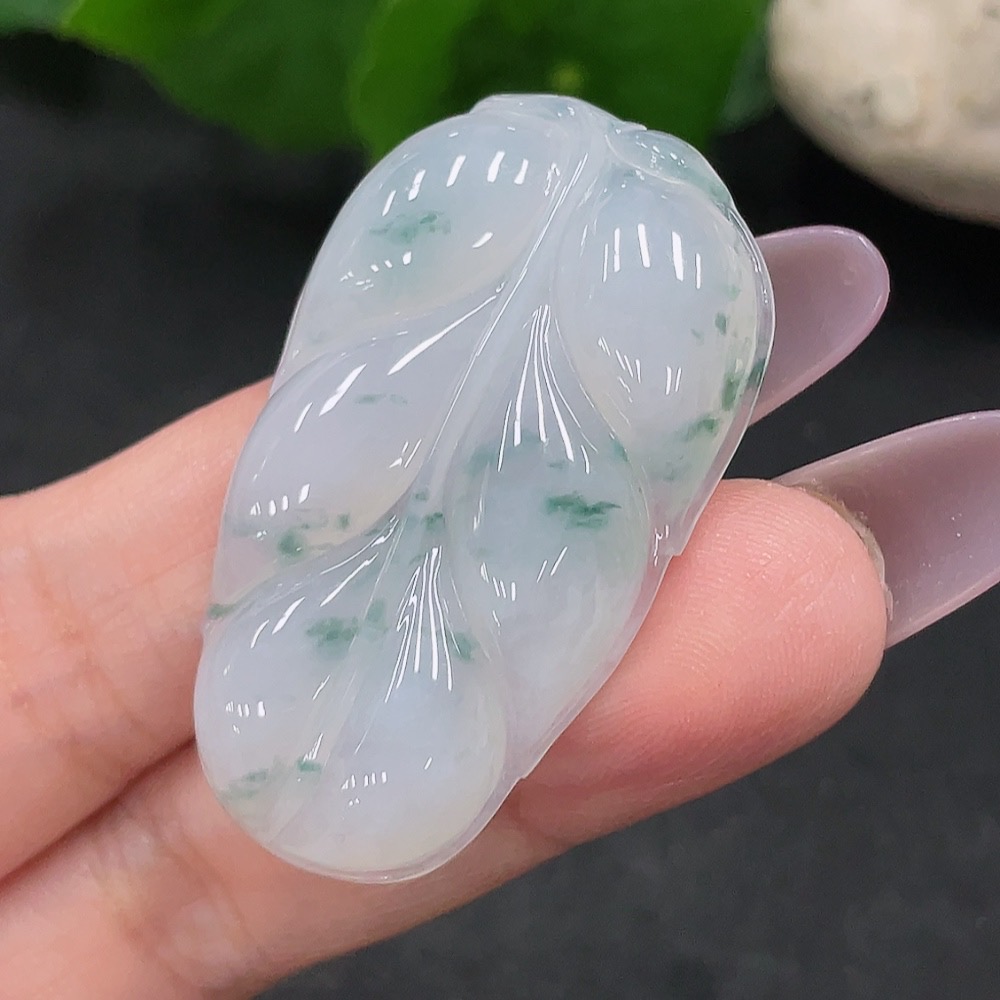 F35129464 Jadeite Leaf Pendant Total Weight Approx. 11.27g