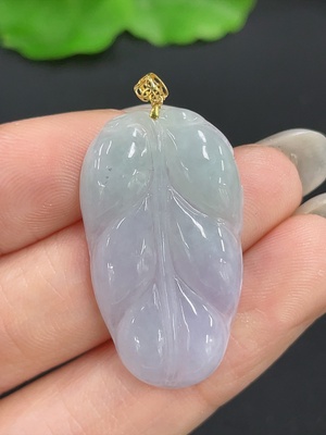 F42970166 翡翠挂件 叶子 扣头18k 货品总重约3.77g  破损