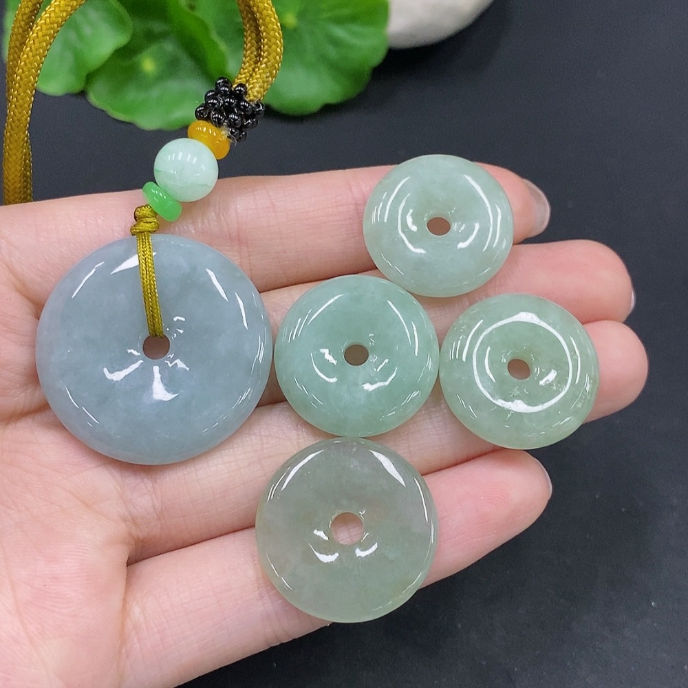 F28190712 JadeitePendant