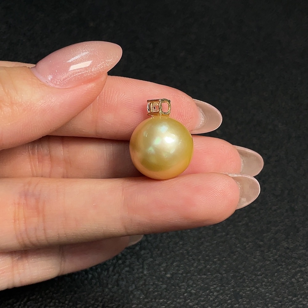 C32712585 Seawater Pearl Pendant 18K Gold Non-Diamond Color Origin Undetermined Total Weight Approx. 4.76g Size Approx. 14.4mm