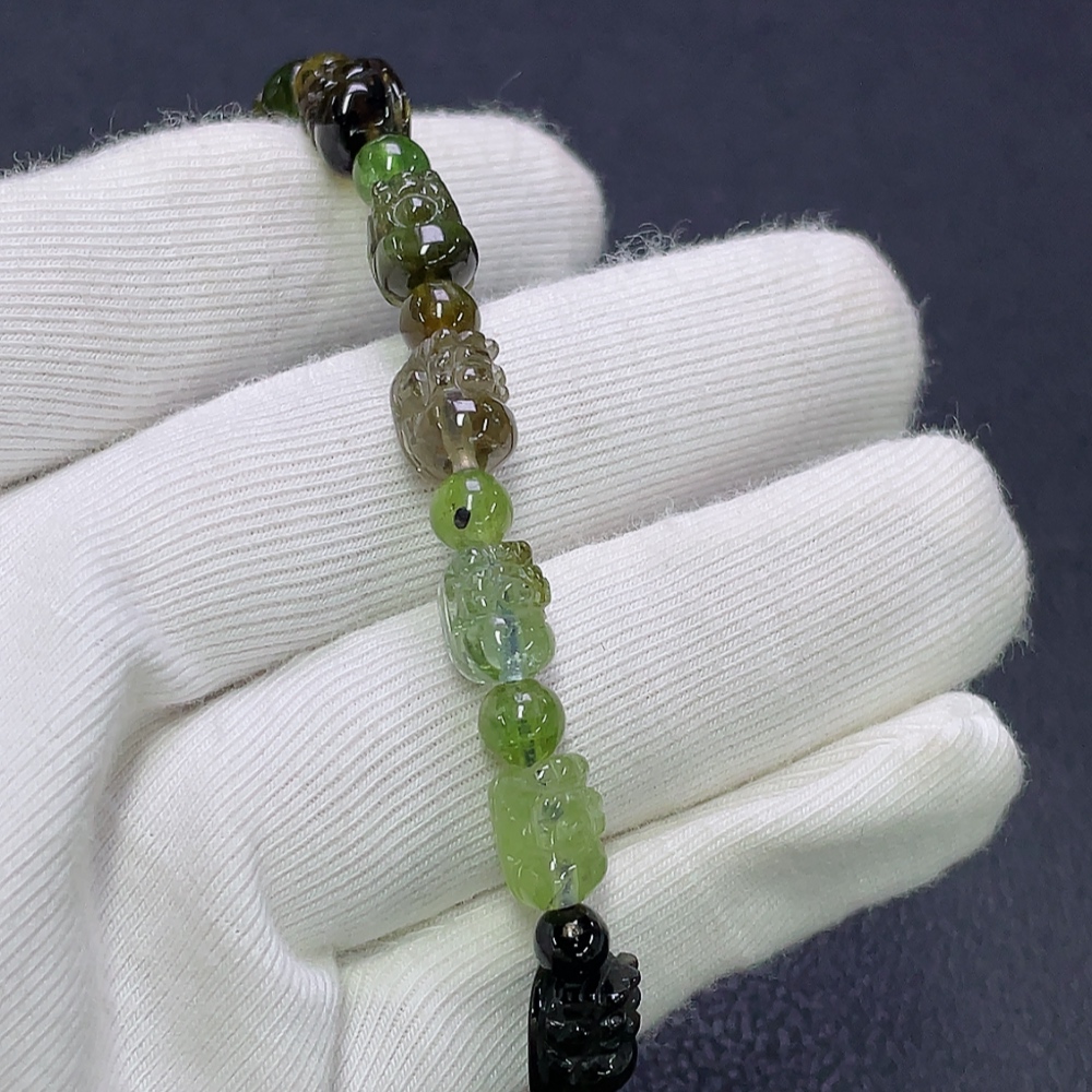 C30474072 Tourmaline Bracelet with Other Mineral Components, Visible Organic Matter, Total Weight Approx. 14.79g, Size Approx. 6.1mm