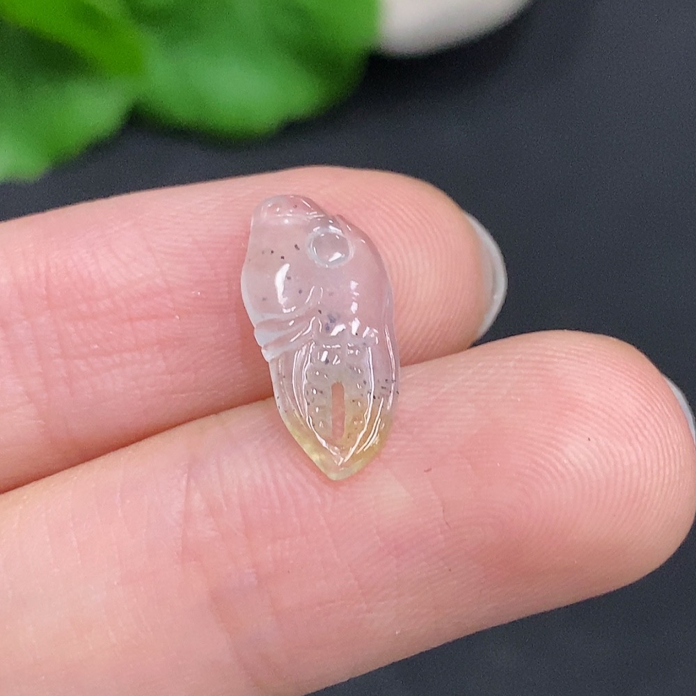 F32793036 Jadeite Crab Claw Pendant Total Weight About 0.2g