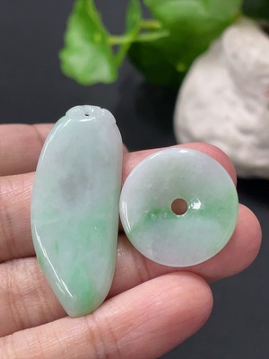 F34019628 Jadeite Pendant Peace Button Blessing Melon