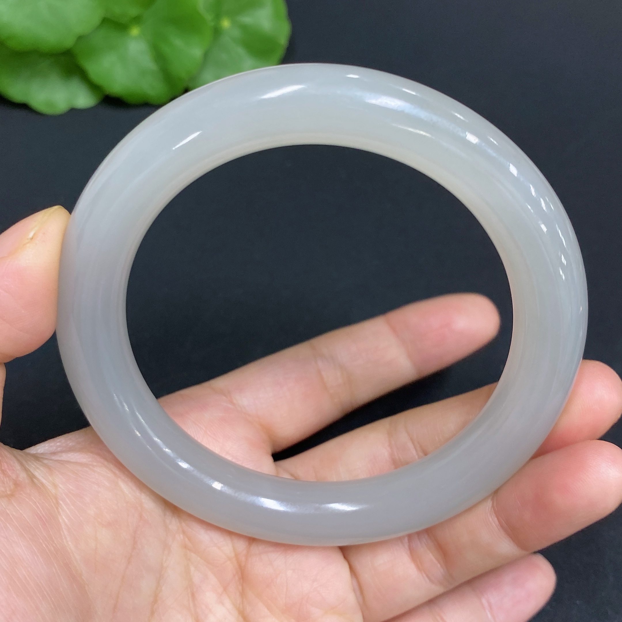 H33845531 Hetian Jade Round Bangle 59.4mm 56.4g