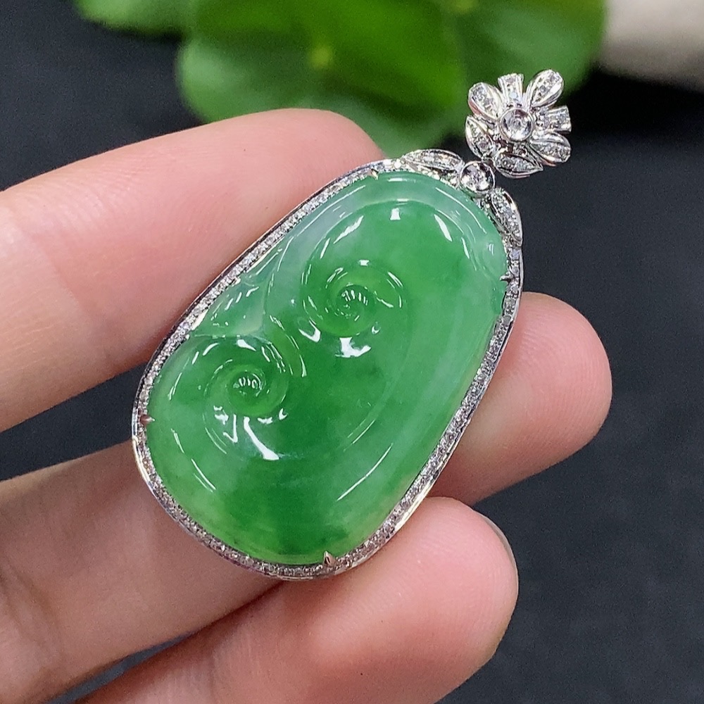 F33947145 Jadeite Ruyi Inlaid Pendant 18K Gold Total Weight Approx. 5.7g (With Diamond Accents)
